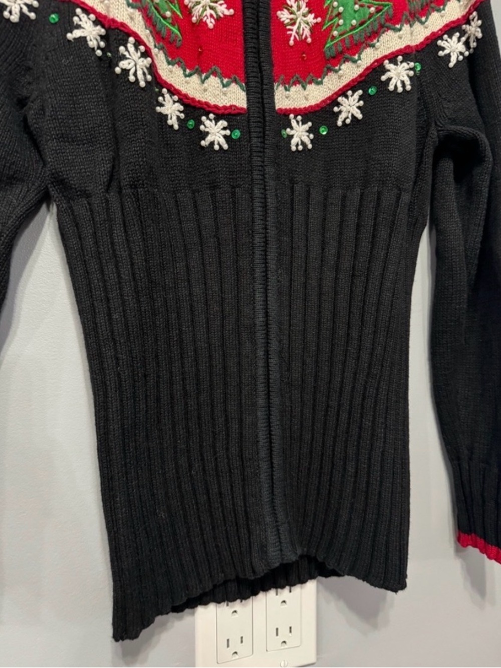 Women Red Holiday Christmas Snowflake & Tree Knit Cardigan ASO Halloween Movie - Picture 5 of 9